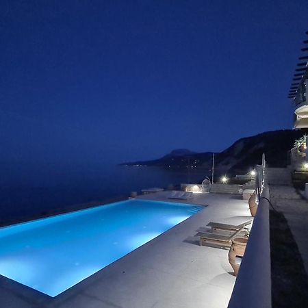 Villa Serafeim คีมี ภายนอก รูปภาพ