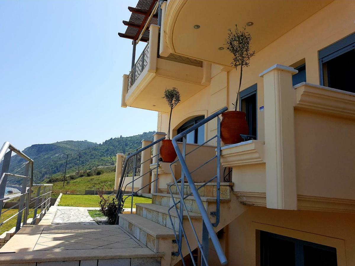 Villa Serafeim คีมี ภายนอก รูปภาพ